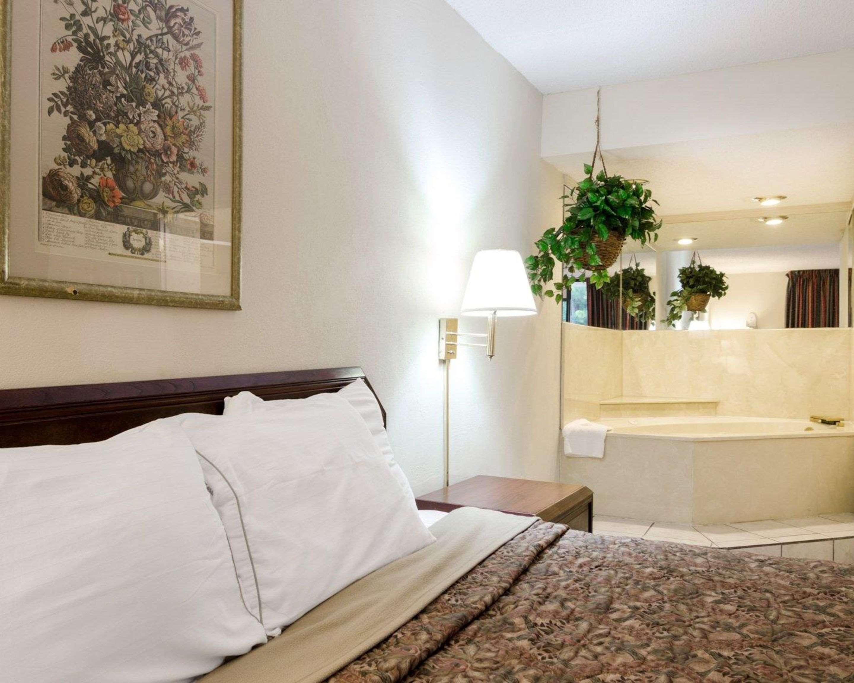 Rodeway Inn Norcross Extérieur photo